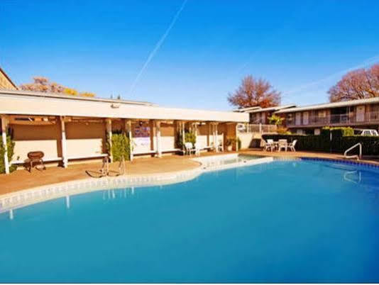 Red Roof Inn Redding Exterior photo